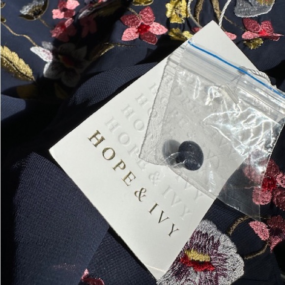 HOPE & IVY Dress Claudine Maxi Navy Chiffon Floral Embroidery NWT Sz 8 - Picture 6 of 14